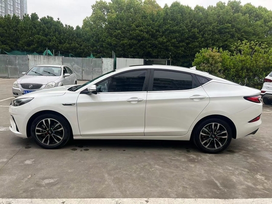 Δεύτερο χέρι 2020 JAC J7 A5 1.5T 2WD Χρησιμοποιημένο αυτοκίνητο 5 πόρτες 5 θέσεις 50-80L χωρητικότητα δεξαμενής καυσίμου