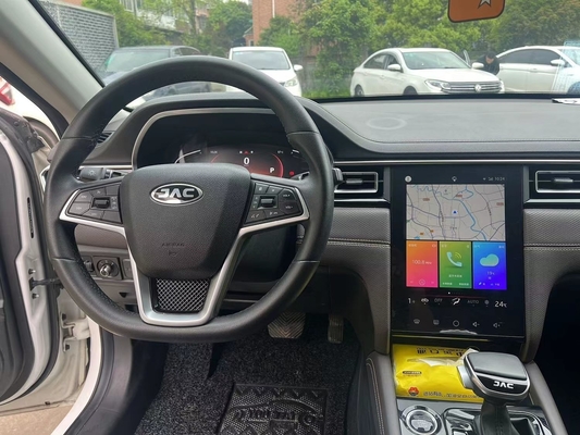 Δεύτερο χέρι 2020 JAC J7 A5 1.5T 2WD Χρησιμοποιημένο αυτοκίνητο 5 πόρτες 5 θέσεις 50-80L χωρητικότητα δεξαμενής καυσίμου