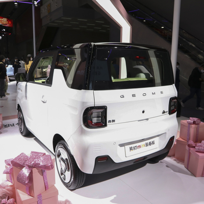 Έτοιμος για αποστολή 2022 Geely Panda Mini EV 4 θέσεις καθαρό ηλεκτρικό αυτοκίνητο 120km / 200km εμβέλεια