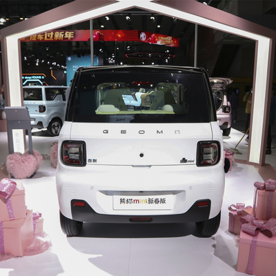 Έτοιμος για αποστολή 2022 Geely Panda Mini EV 4 θέσεις καθαρό ηλεκτρικό αυτοκίνητο 120km / 200km εμβέλεια