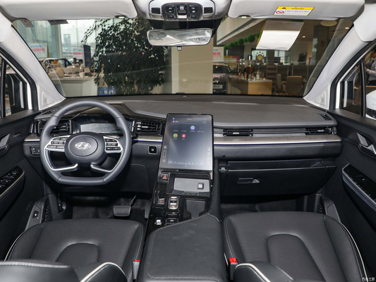 2022 Αριστερό τιμόνι 207T GDi 5 πόρτες 7 θέσεις MPV Βενζινοκίνητο αυτοκίνητο με σύστημα ψυχαγωγίας αυτοκινήτου