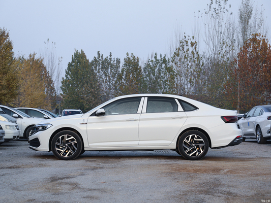 2023 Volkswagen Sagitar 300TSI DSG Leap έκδοση Σεντάν με πίσω κάμερα και αυτόματο κλιματισμό