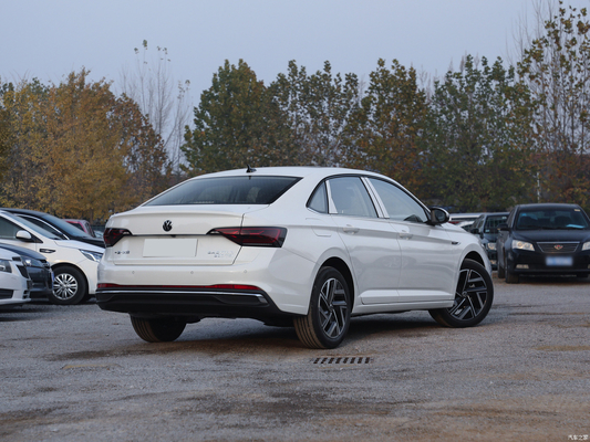 2023 Volkswagen Sagitar 300TSI DSG Leap έκδοση Σεντάν με πίσω κάμερα και αυτόματο κλιματισμό