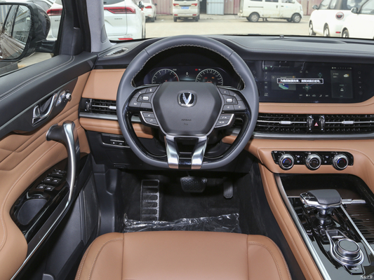 Μπροϊνή ανάρτηση Macpherson 2023 Chang'an CS95 Plus 2.0T 2WD πολυτελές SUV 5 θυρών 7 θέσεων