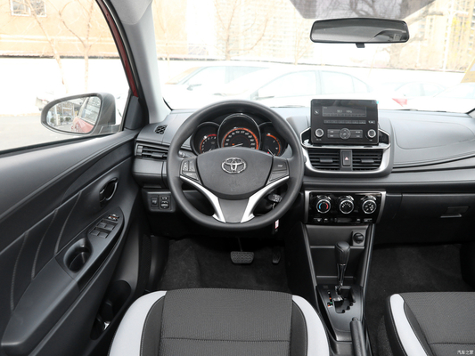 Το 2022 Toyota YARiS L 1.5L χειροκίνητο κλιματιστικό leading PLUS μικρό SUV 4 θυρών 5 θέσεων