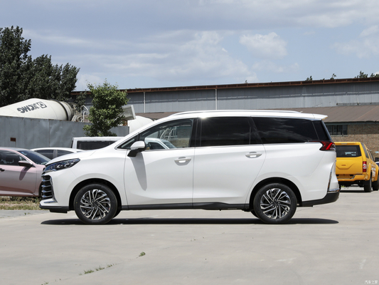 SAIC Maxus G50 2023 έκδοση Κινέζικο αυτοκίνητο με 7 θέσεις αυτόματο κιβώτιο ταχυτήτων και 5 αερόσακους