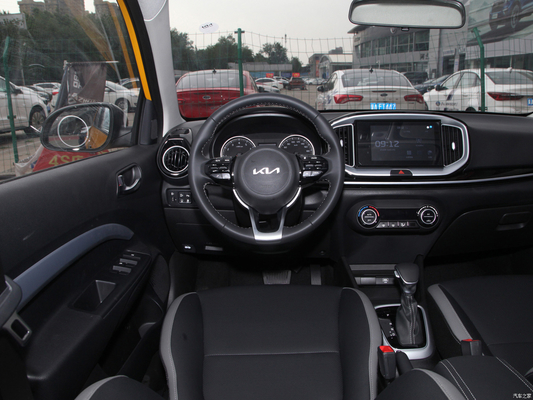 2021 Kia Yi Run 1.4L CVT Sunroof Μικρό SUV με πίσω 2 ραντάρ και 15°-20° Grand Clearance