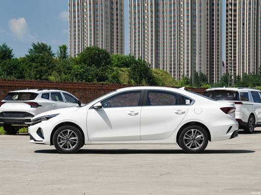 2023 Kia K3 Sedan LED προβολείς φυσικά αναπνευστικός κινητήρας και χαμηλή κατανάλωση καυσίμου