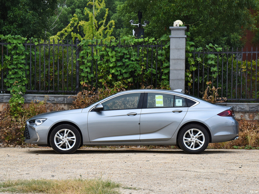 4904*1863*1461mm 2024 Buick Regal 25T Super Edition 4 πόρτες 5 θέσεις βενζινοκίνητο αυτοκίνητο με ESC