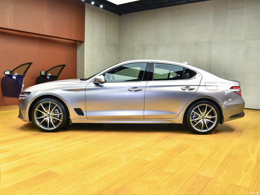 Δερμάτινα καθίσματα και Euro VI Standard Genesis G702023 2.0T με κινητήρα