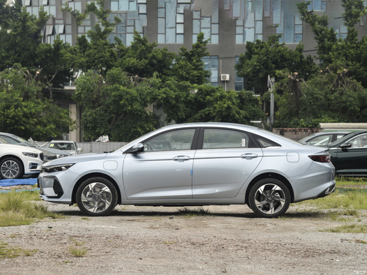 Geely Emgrand L HiP Υβριδικό 5 θέσεων Sedan 100KM Ηλεκτρική αυτονομία Αριστερή οδήγηση 5 θέσεις