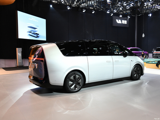 2023 MAX MPV Li Mega Auto EVC αυτοκίνητο με συνολική ισχύ κινητήρα 400KW και εμβέλεια CLTC 700KM