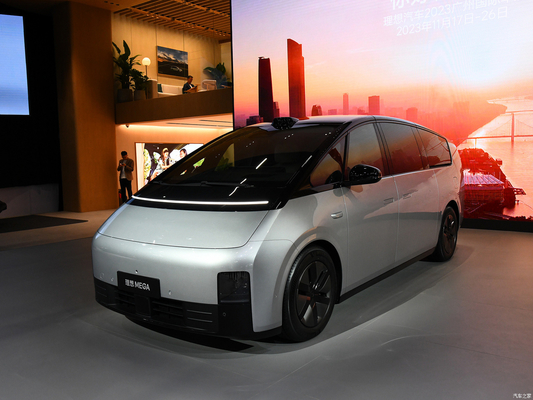 2023 MAX MPV Li Mega Auto EVC αυτοκίνητο με συνολική ισχύ κινητήρα 400KW και εμβέλεια CLTC 700KM