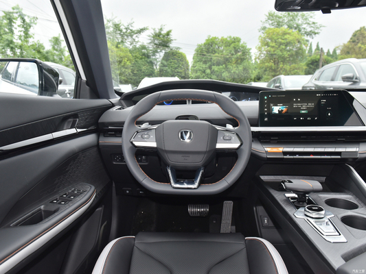 2023 Changan Uni-v 1.5T Hatchback Βενζινοκίνητο Σεντάν με ρυθμιστικό ρυθμό ACC ως εικόνα