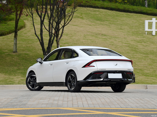 Wuling Xingguang 2023 150 Advanced Hybrid Sedan 4θυρες 5θέσεις 105KM καθαρή ηλεκτρική αυτονομία