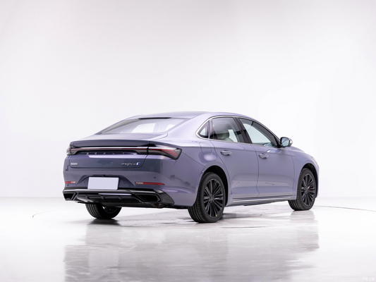Το Geely Preface L 1.5TD Υβριδικό πολυτελές σεντάν με 4 εμπρόσθιες ταχύτητες και μπροστινό 1 πίσω 1 ραντάρ