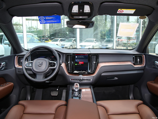2024 Volvo XC60 B5 48V Light Hybrid 4WD Luxury Mid-Size SUV με 5 καθίσματα και 6 αερόσακους