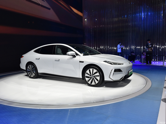 Ενέργεια Ηλεκτρική Geely Galaxy E8 αυτοκίνητο 4 πόρτες 5 θέσεις με 200KW ισχύ και ευρύχωρο εσωτερικό