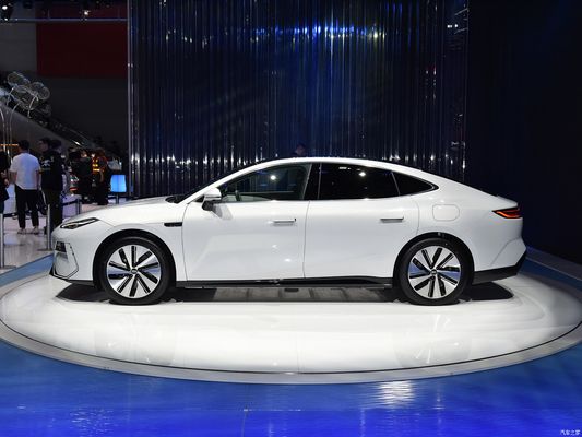 Ενέργεια Ηλεκτρική Geely Galaxy E8 αυτοκίνητο 4 πόρτες 5 θέσεις με 200KW ισχύ και ευρύχωρο εσωτερικό