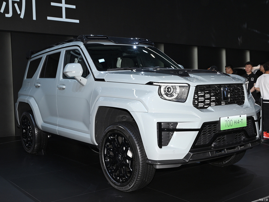 Τάνκ 700 Hi4-T 2024 Υβριδικό SUV με 120 kW ισχύος κινητήρα και δομή αμαξώματος 5 θυρών 5 θέσεων