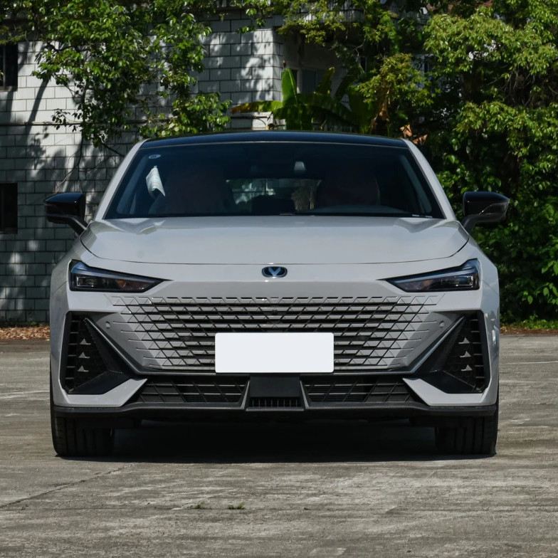 2023 Changan Uni-v 1.5T Hatchback Βενζινοκίνητο Σεντάν με ρυθμιστικό ρυθμό ACC ως εικόνα